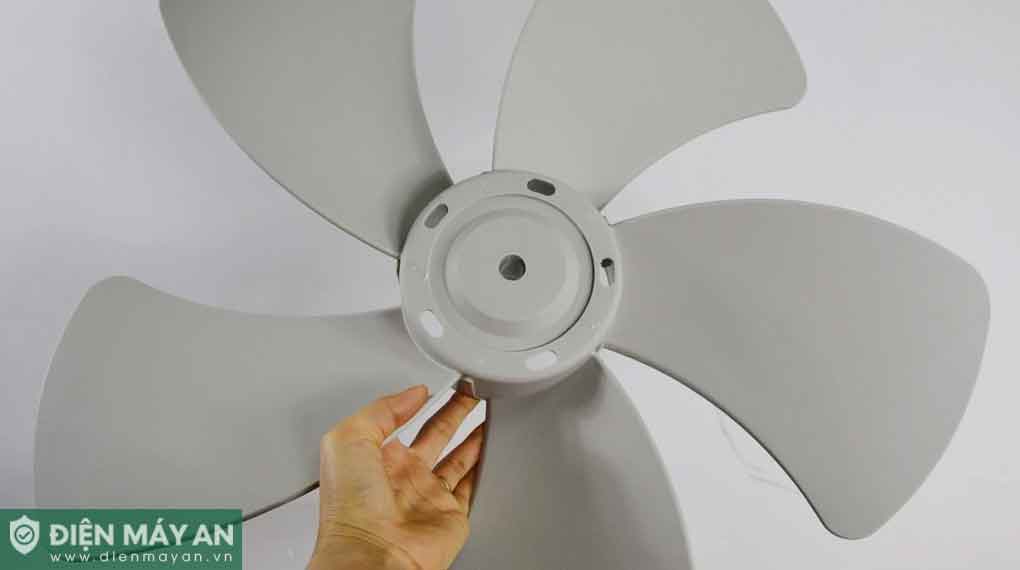 Quạt treo tường Hatari 5 cánh IW22M1 199W